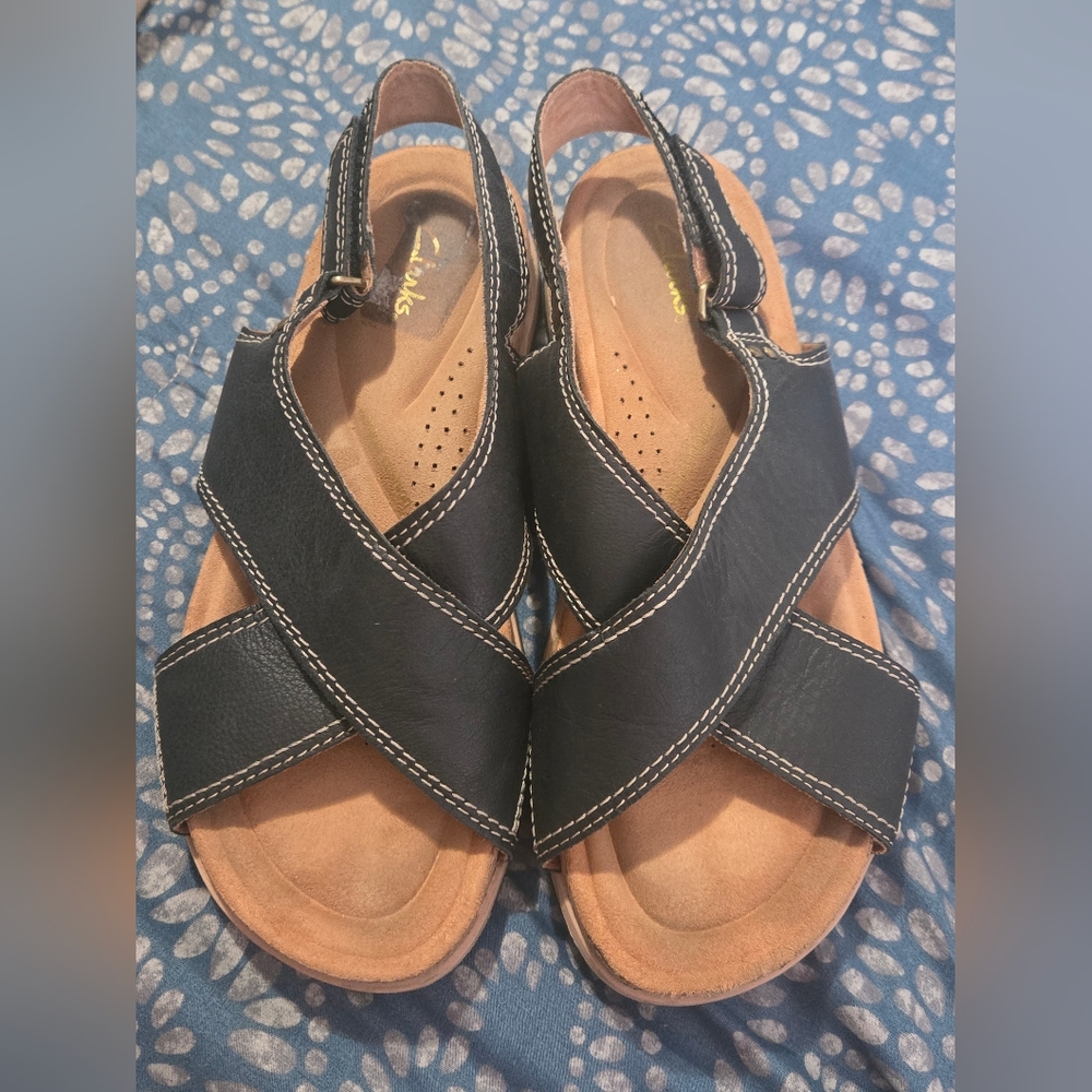 Clarks Womens 7 Black Contour Cushion Sandals. Adjustable Velcro Strap.